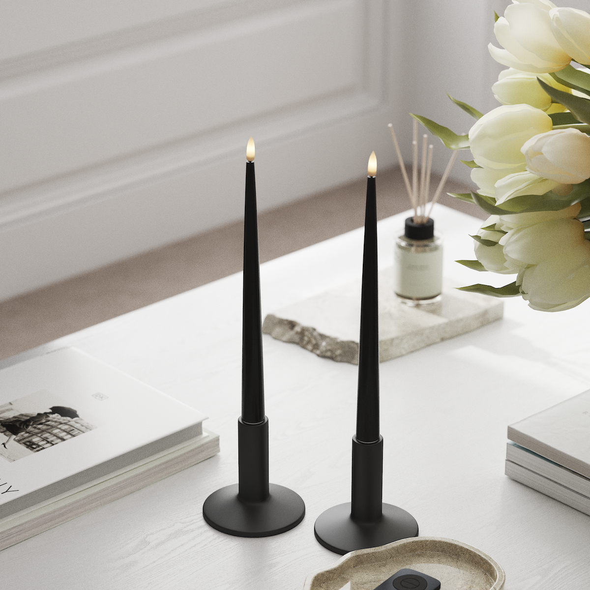 Deluxe Homeart LED světlo na svíčku s lakem, 2 kusy 28 cm Černá LED světlo na svíčku 1